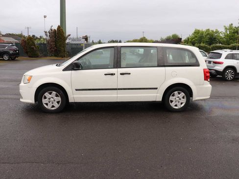 Used 2013 Dodge Grand Caravan American Value Package w/ UConnect Hands-Free Group FWD image 8