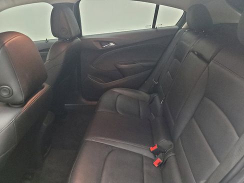Used 2018 Chevrolet Cruze Premier FWD image 18