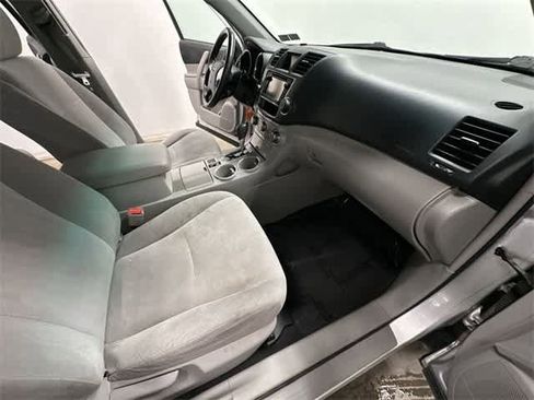 Used 2013 Toyota Highlander Plus image 18