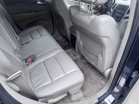 Used 2012 Jeep Grand Cherokee Laredo RWD image 12