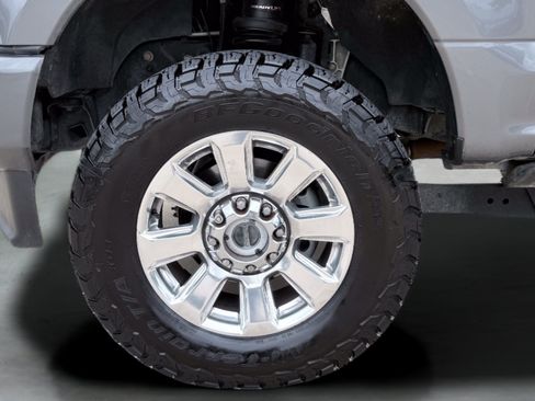 Used 2022 Ford F250 Platinum AWD/4WD image 9