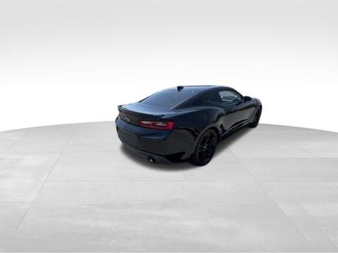 Used 2017 Chevrolet Camaro LT RWD image 6