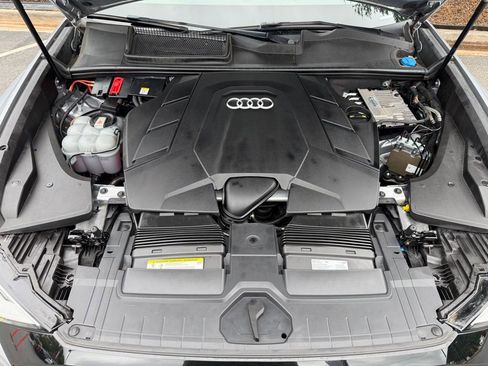 Used 2019 Audi Q8 Premium Plus w/ Premium Plus AWD/4WD image 6