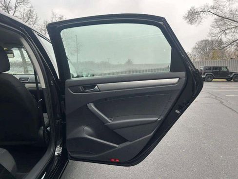 Used 2015 Volkswagen Passat 1.8T S image 20