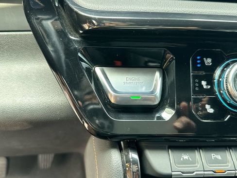 Used 2022 GMC Sierra 1500 AT4 w/ Technology Package AWD/4WD image 22