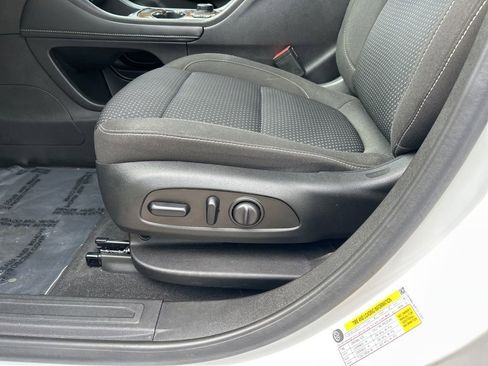 Used 2023 GMC Acadia SLE w/ Driver Convenience Package image 17