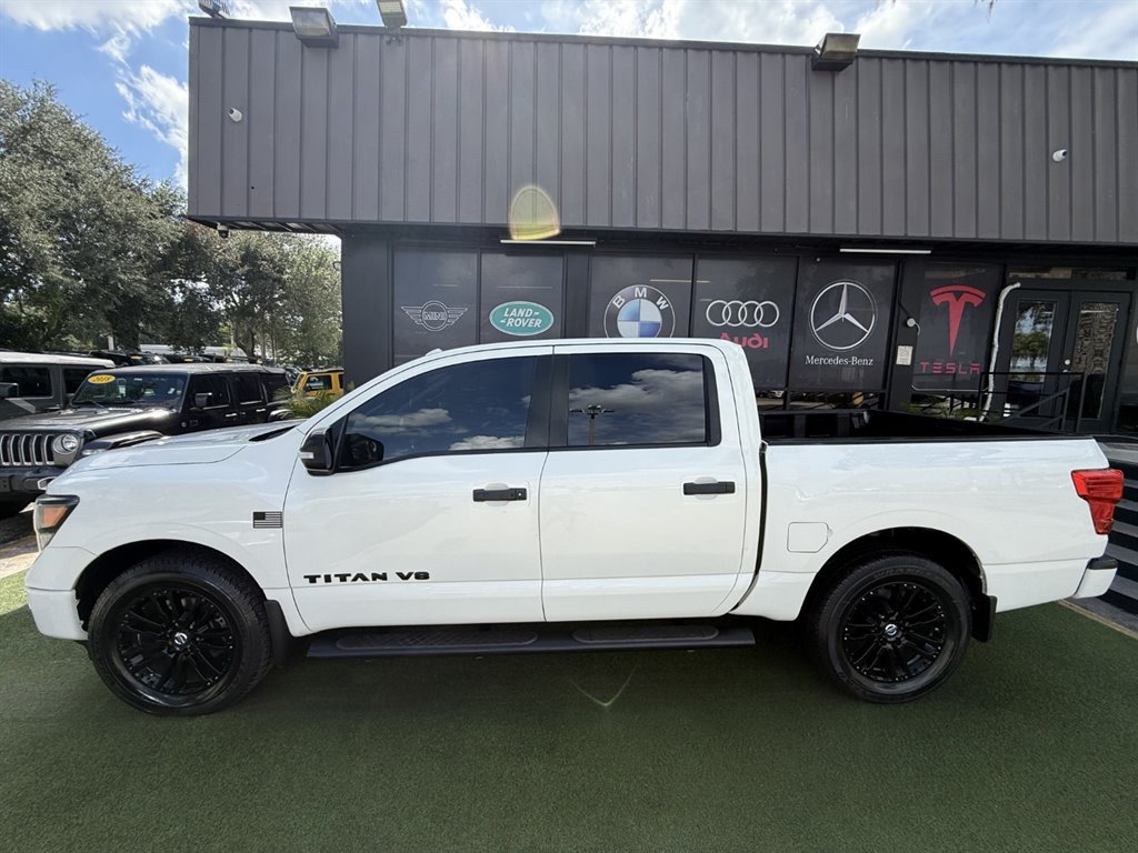 Used 2018 Nissan Titan SV w/ SV Convenience Package AWD/4WD image 8
