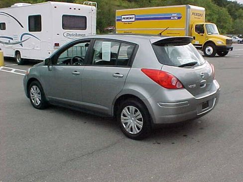 Used 2011 Nissan Versa 1.8 S w/ Plus Pkg image 8