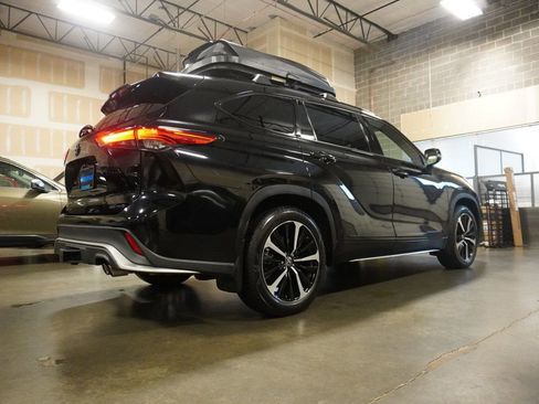 Used 2022 Toyota Highlander XSE image 4