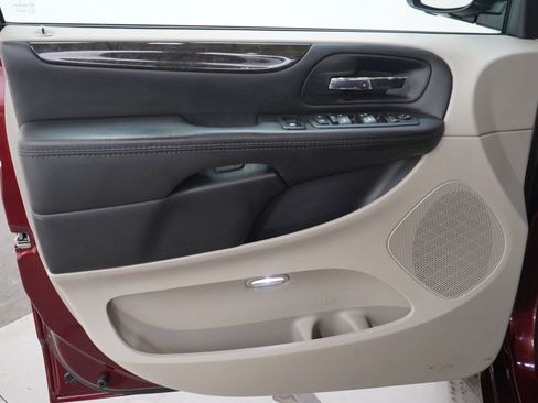 Used 2018 Dodge Grand Caravan SE FWD image 22