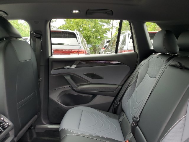 New 2026 Volkswagen Tiguan SE R-Line FWD image 10