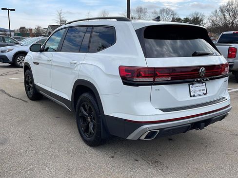 Used 2024 Volkswagen Atlas Peak Edition SE image 15