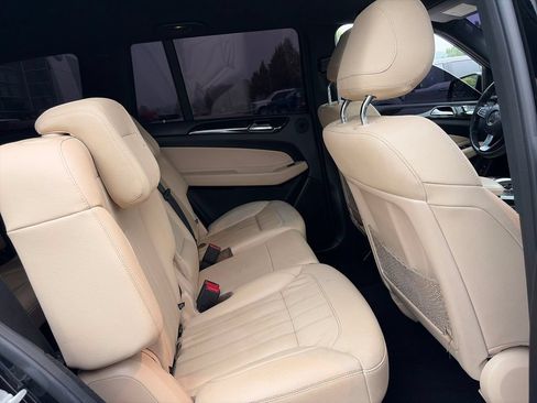 Used 2017 Mercedes-Benz GLS 450 4MATIC image 33