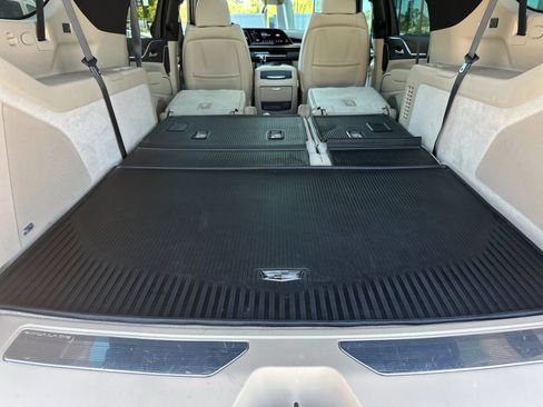 Used 2023 Cadillac Escalade ESV Premium Luxury RWD image 17