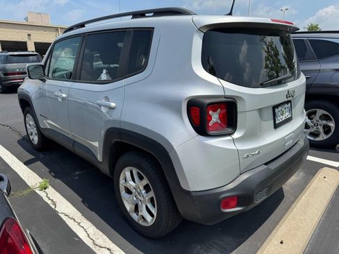 Used 2018 Jeep Renegade Latitude AWD/4WD image 3
