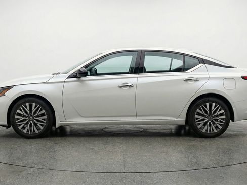 Used 2025 Nissan Altima 2.5 SV FWD image 5
