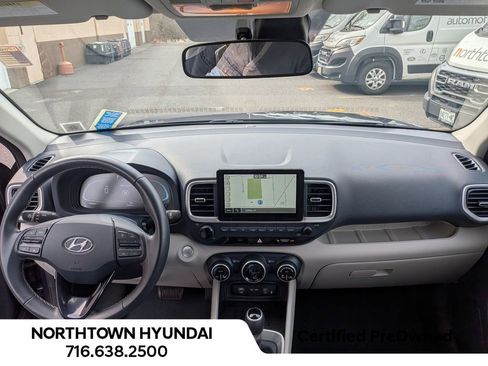 Used 2023 Hyundai Venue Limited image 7