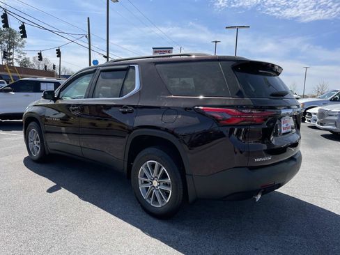 Used 2023 Chevrolet Traverse LT image 6