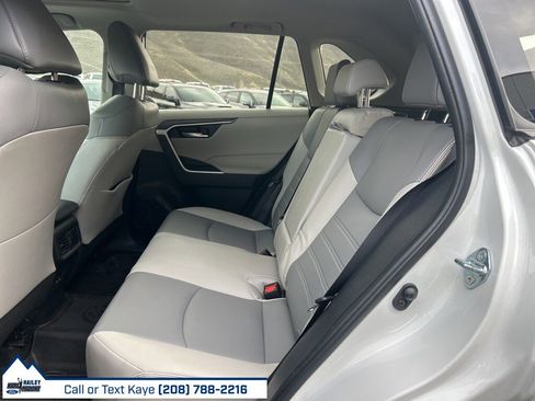 Used 2022 Toyota RAV4 XLE Premium image 13