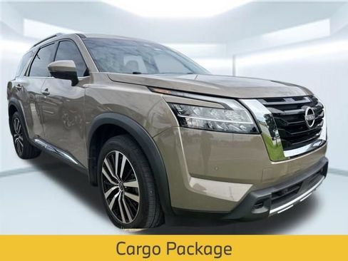 Used 2023 Nissan Pathfinder Platinum w/ Cargo Package AWD/4WD image 3