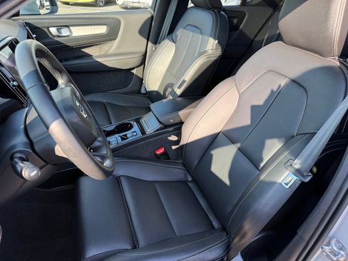 Used 2025 Volvo XC40 B5 Plus AWD/4WD image 14