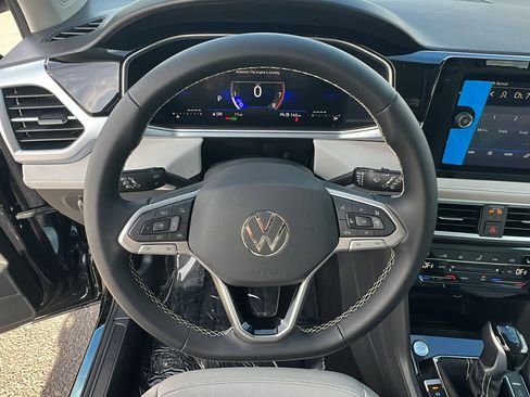 New 2026 Volkswagen Taos SE image 18
