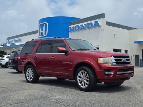 Used 2017 Ford Expedition Limited w/ Equipment Group 301A RWD image 2