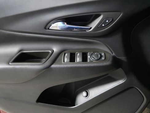 Used 2023 Chevrolet Equinox LT FWD image 19
