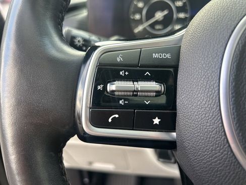 Used 2022 Kia Carnival SX Prestige image 23