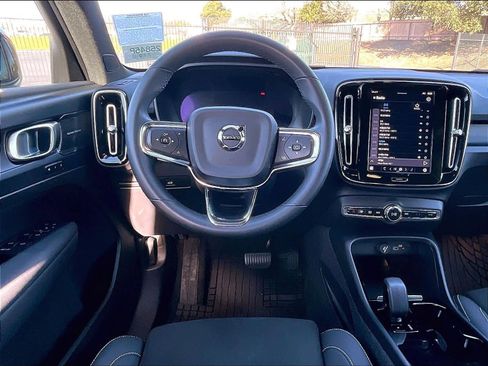 Used 2023 Volvo XC40 Recharge Ultimate image 8