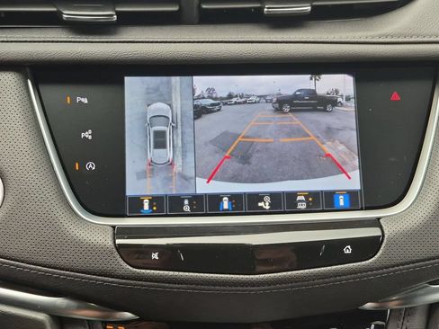Used 2026 Cadillac XT5 Premium Luxury w/ LPO, ONYX Package FWD image 7