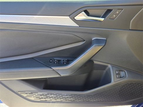 Used 2024 Volkswagen Jetta SE w/ Panoramic Sunroof Package image 29