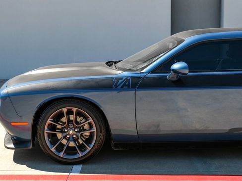 Used 2023 Dodge Challenger R/T w/ T/A Package image 9