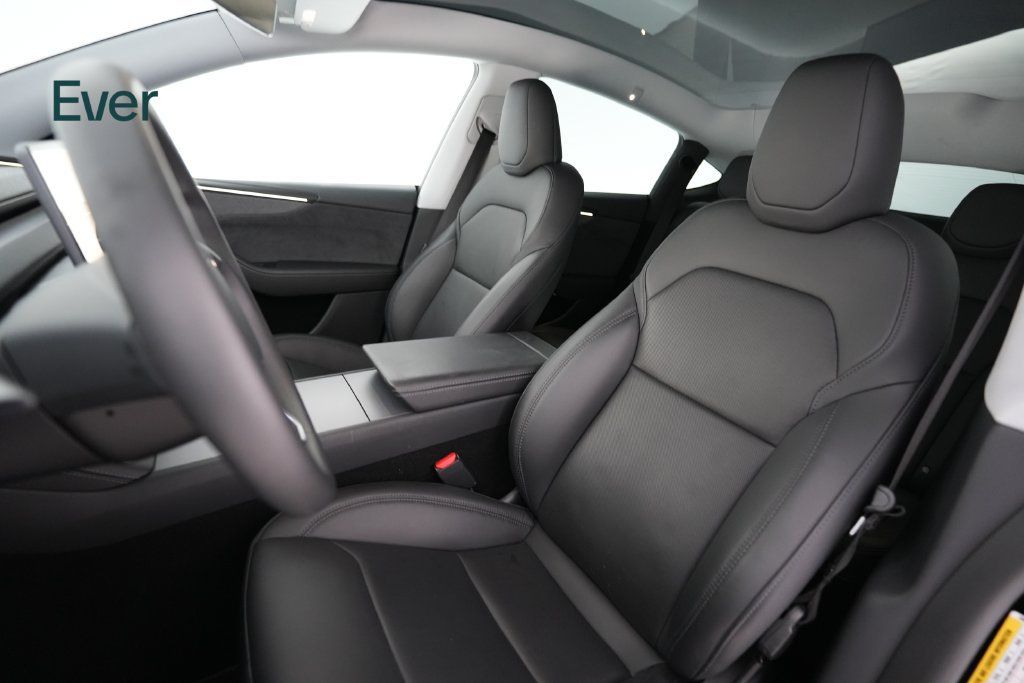Used 2026 Tesla Model Y AWD image 4