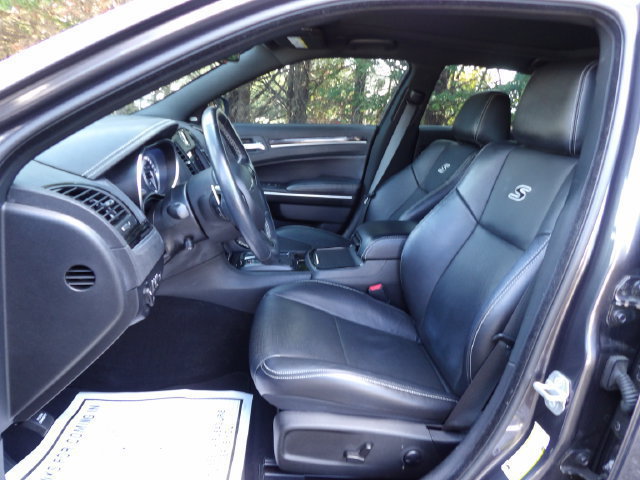Used 2022 Chrysler 300 S w/ Comfort Group RWD image 19