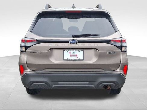 Used 2025 Subaru Forester Premium image 5