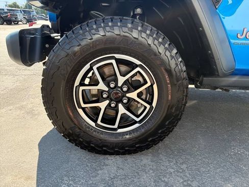 Used 2025 Jeep Gladiator Rubicon w/ Convenience Group AWD/4WD image 23
