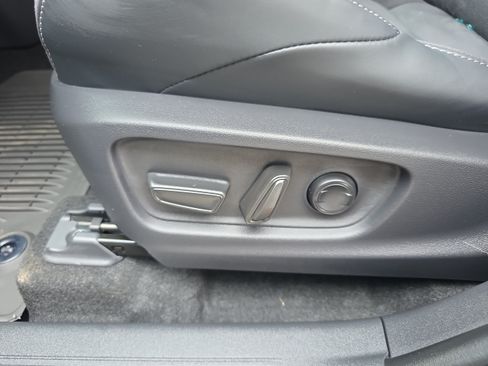 Used 2026 Toyota C-HR AWD/4WD image 10