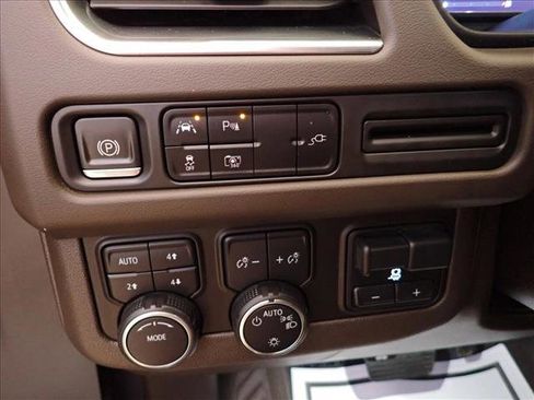 Used 2022 Chevrolet Tahoe LT w/ LT Signature Package image 18