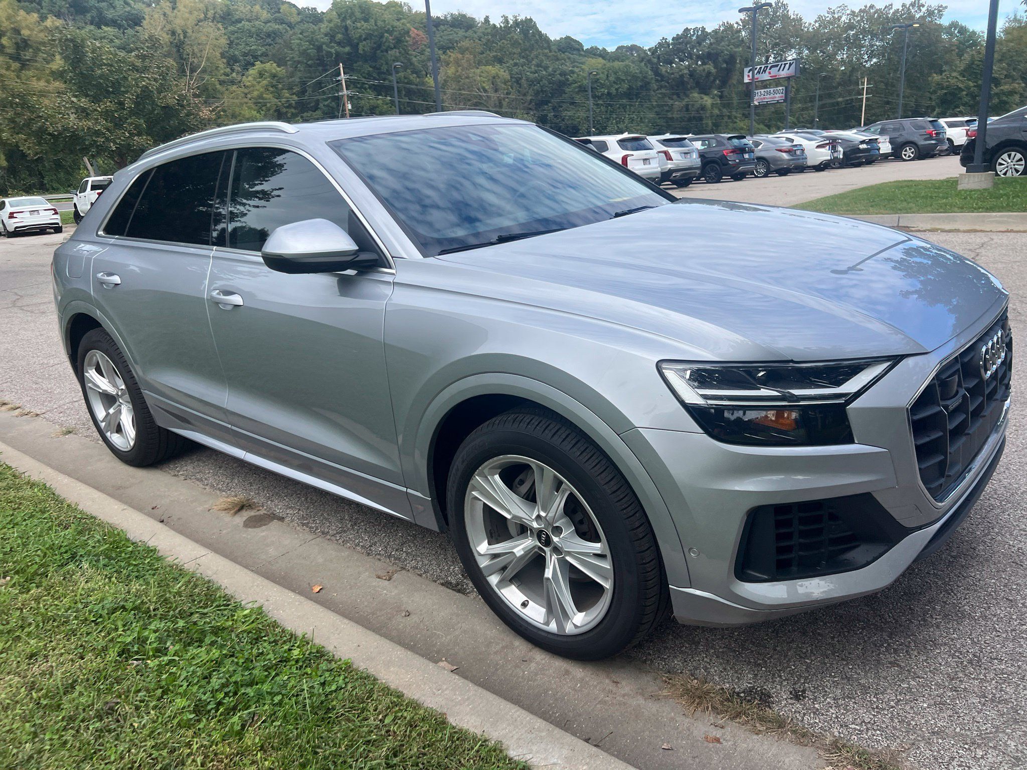 Used 2022 Audi Q8 Premium Plus AWD/4WD image 3