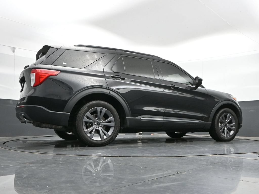 Used 2022 Ford Explorer XLT w/ Equipment Group 202A AWD/4WD image 44