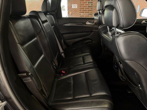 Used 2015 Jeep Grand Cherokee Overland w/ Advanced Technology Group AWD/4WD image 31