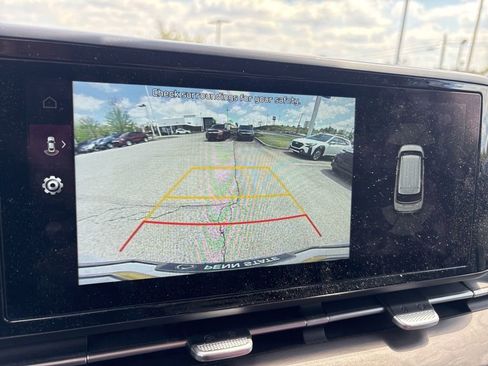 Used 2023 Kia Carnival EX FWD image 24