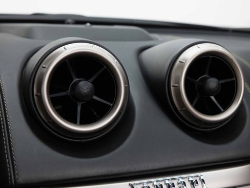 Used 2010 Ferrari California RWD image 40