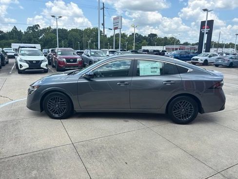Used 2026 Nissan Sentra SV w/ Floor Mat Package FWD image 4