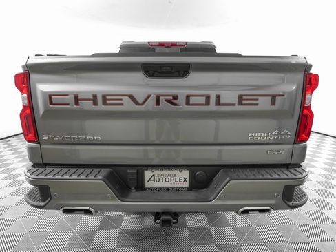 Used 2024 Chevrolet Silverado 1500 High Country w/ Technology Package image 5