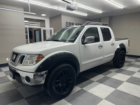 Used 2010 Nissan Frontier LE w/ LE Value Truck Pkg image 2