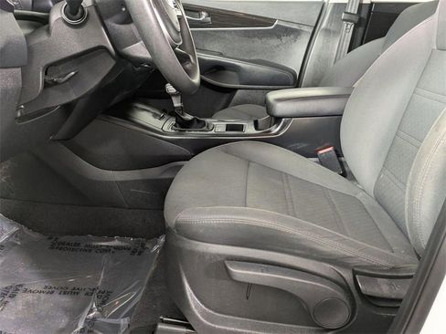 Used 2020 Kia Sorento LX image 10