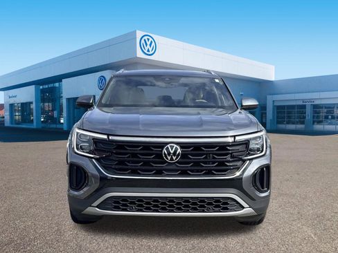 Used 2024 Volkswagen Atlas Cross Sport SE AWD/4WD image 2