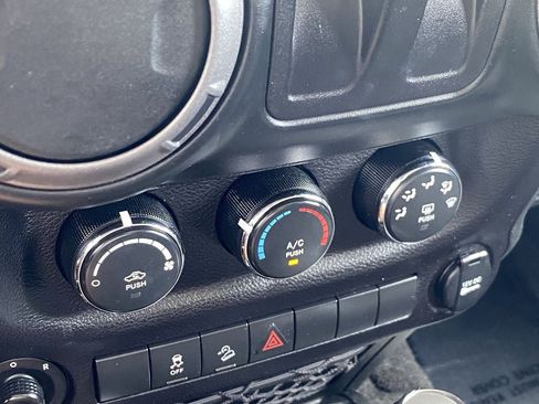 Used 2017 Jeep Wrangler Sport AWD/4WD image 19
